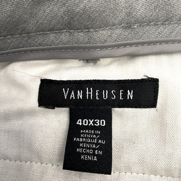 Van Heusen flat front pants. Mens 40/30 - Picture 3 of 5